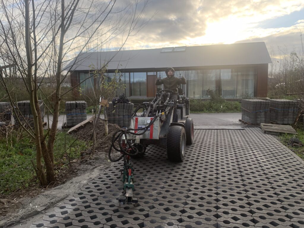 Grastegels laten aanleggen