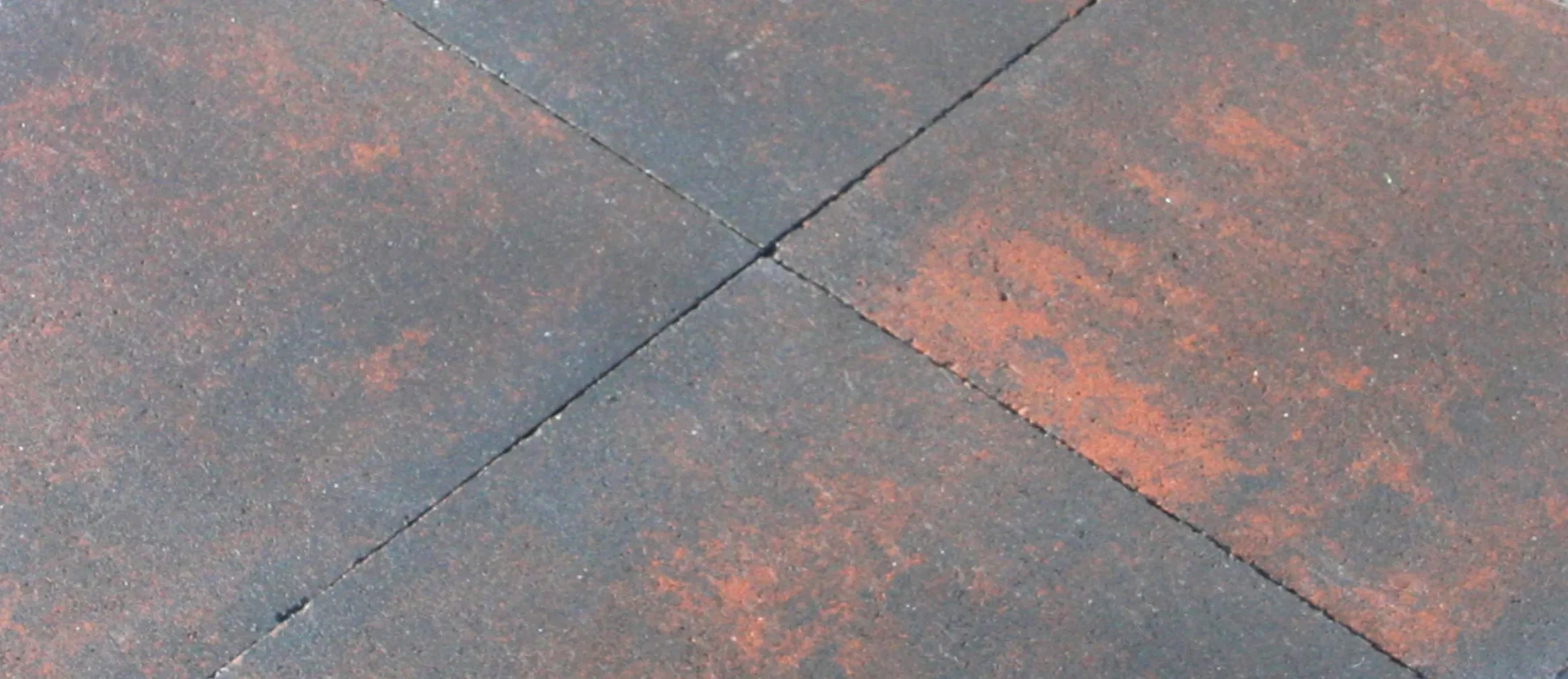 Carré tegel 50x50x5 vlak KOMO nero castano - Afbeelding 2