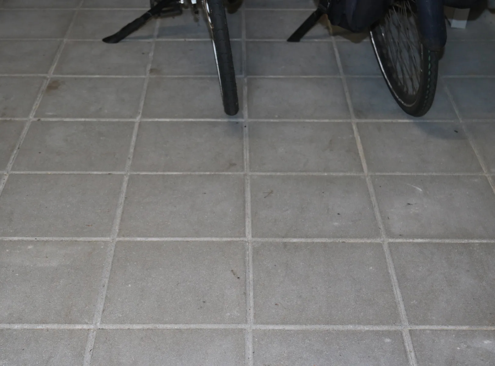 Tegel 30x30x6 facet KOMO grijs klein pakket - Afbeelding 3